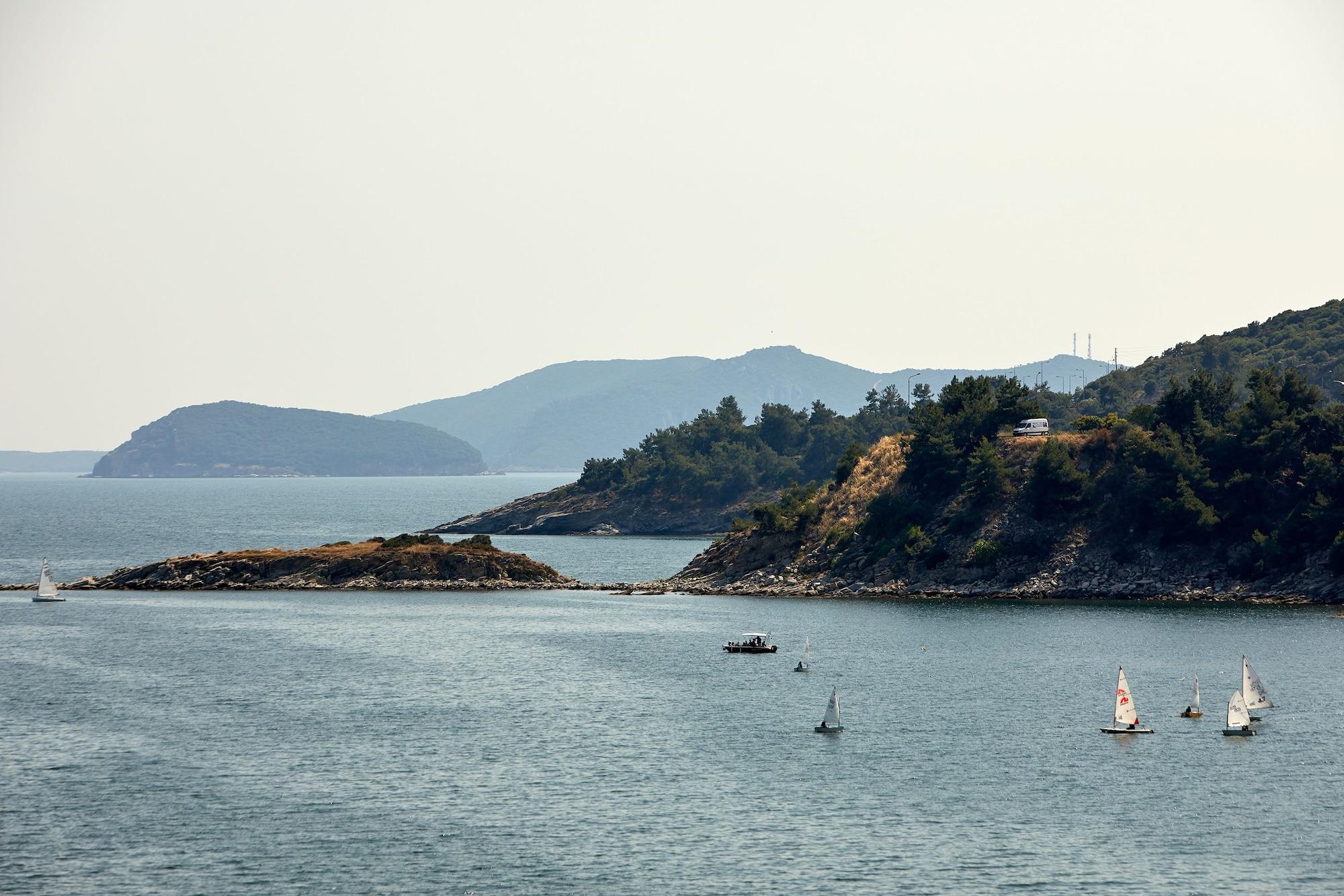 Lucy Hotel Kavala Exterior foto View of the Gulf of Spetses