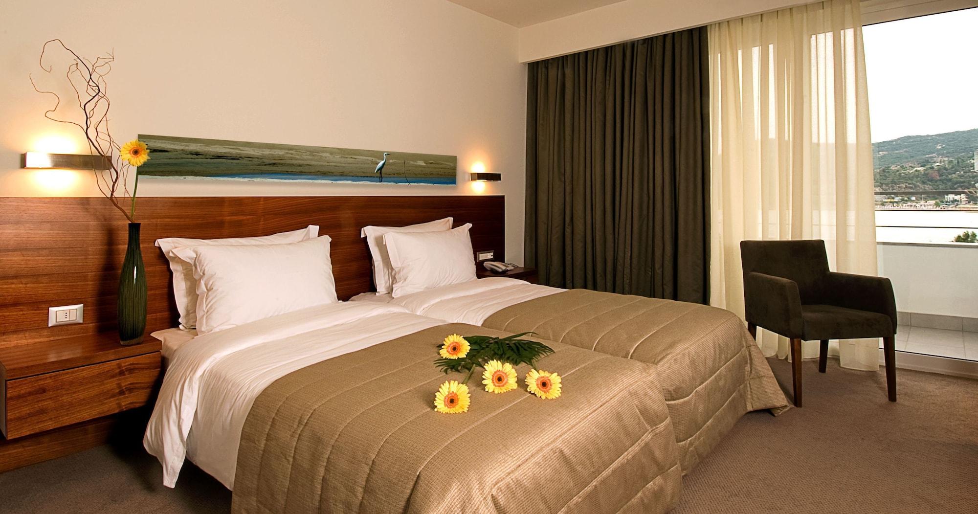 Lucy Hotel Kavala Exterior foto A room at the hotel