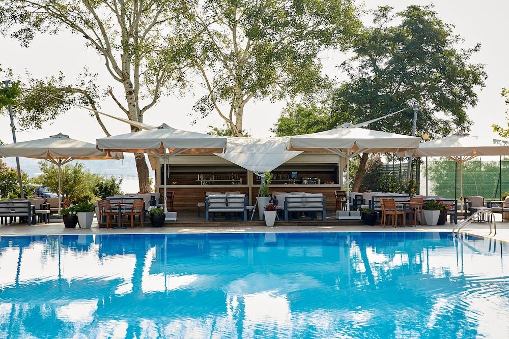 Lucy Hotel Kavala Exterior foto The pool at the hotel