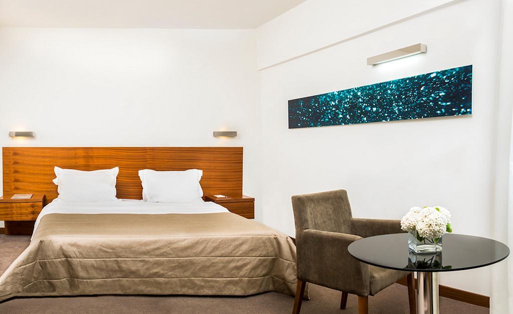 Lucy Hotel Kavala Exterior foto A room at the hotel