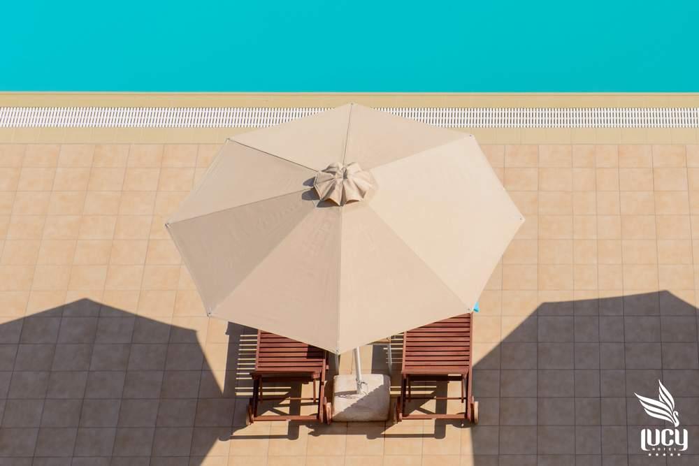 Lucy Hotel Kavala Exterior foto A patio umbrella