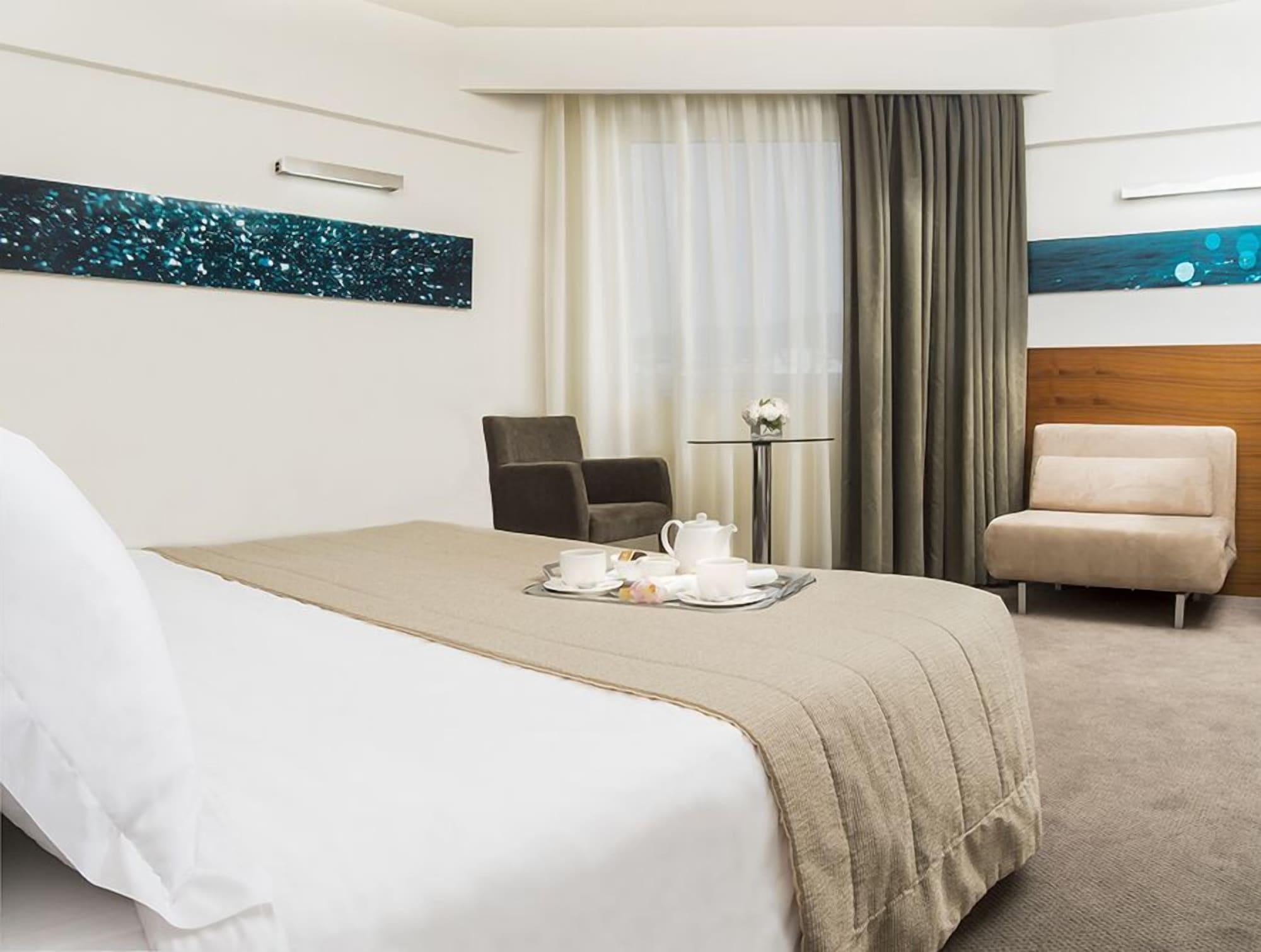 Lucy Hotel Kavala Exterior foto A room at the hotel