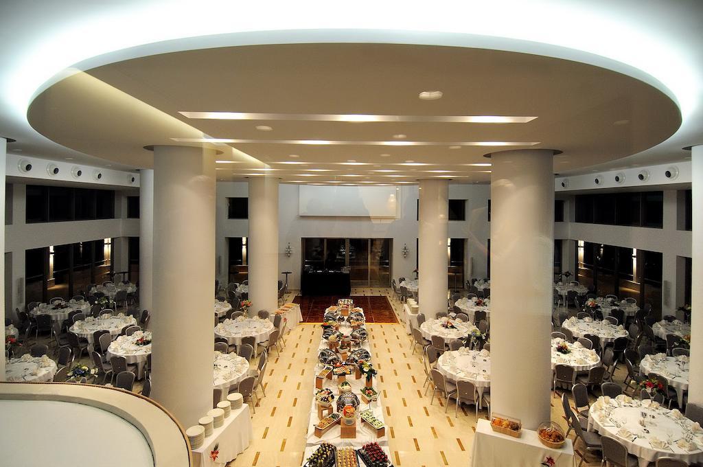 Lucy Hotel Kavala Exterior foto The dining room