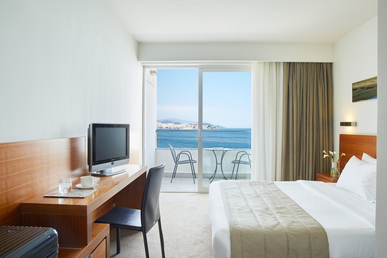 Lucy Hotel Kavala Exterior foto A room at the hotel