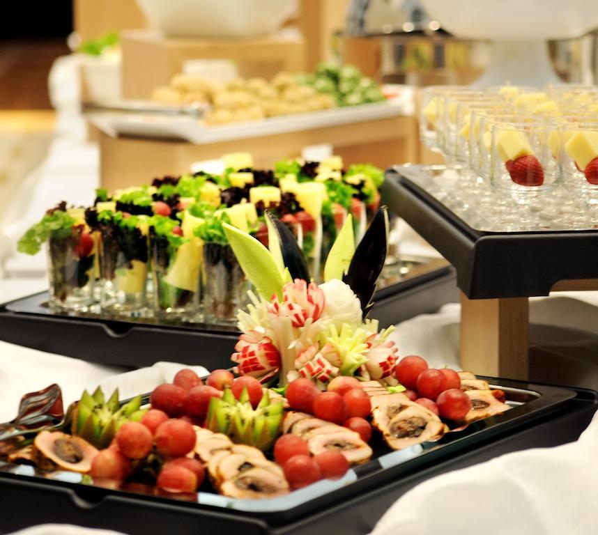 Lucy Hotel Kavala Exterior foto A buffet