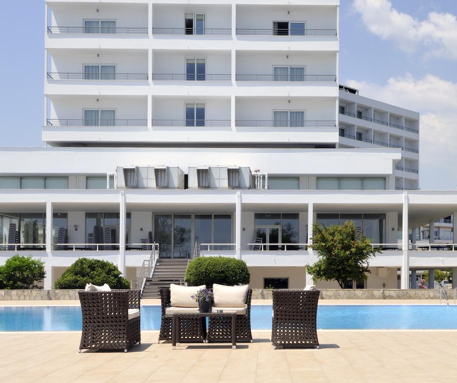 Lucy Hotel Kavala Exterior foto The hotel's pool